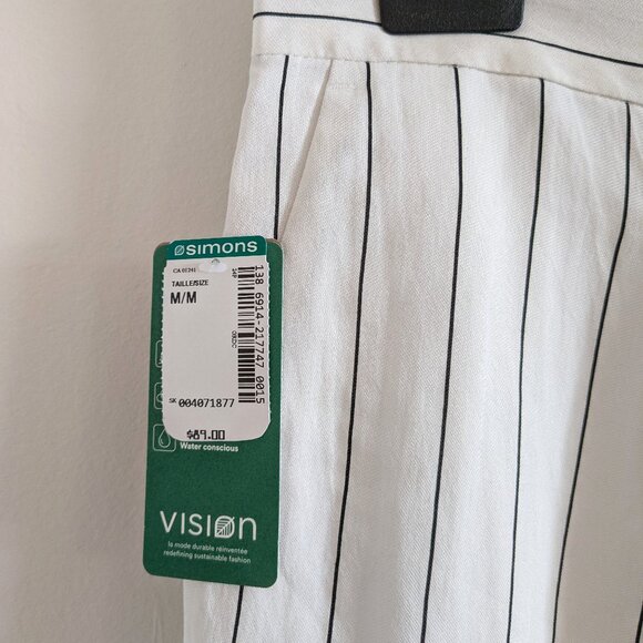 NWT 🇨🇦 Simons White Striped Shorts – Size M - Picture 2 of 4